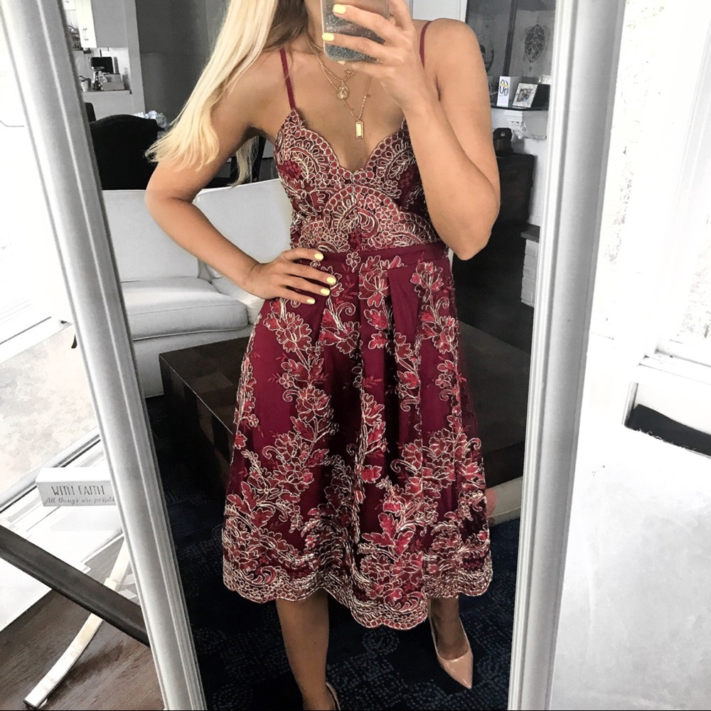 🆕 BURGUNDY GOLD EMBROIDERED MIDI DRESS! - Picture 2 of 11